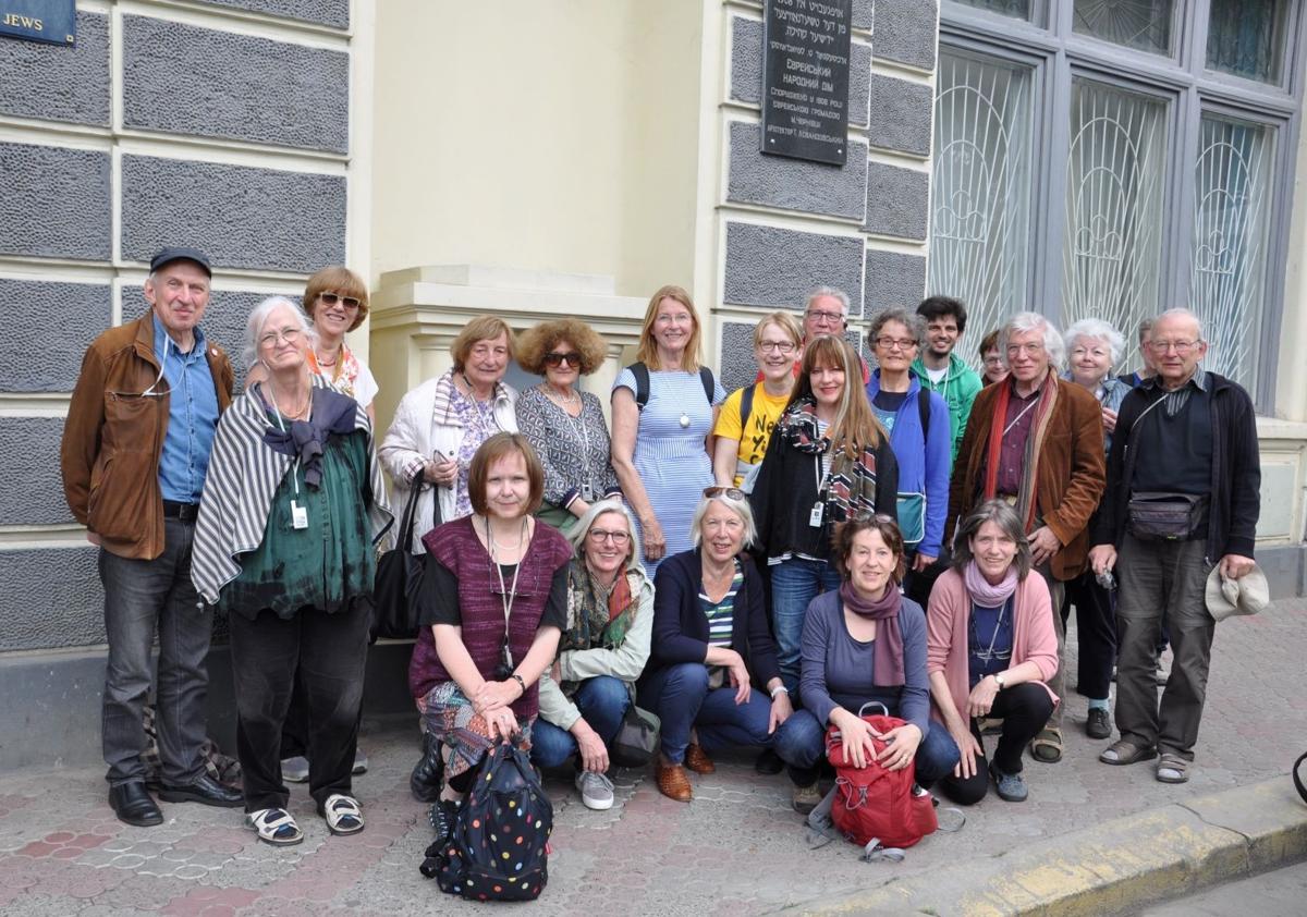 Gruppenbild vor dem jüdischen Museum